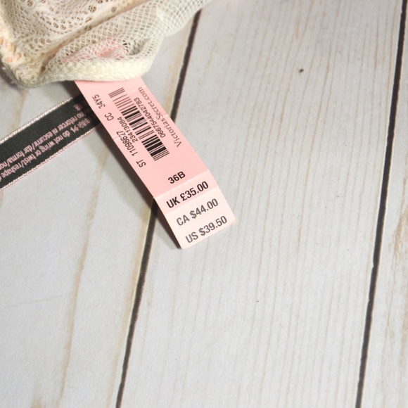 Victoria's Secret Very Sexy Unlined Demi Bra - Picture 3 of 3